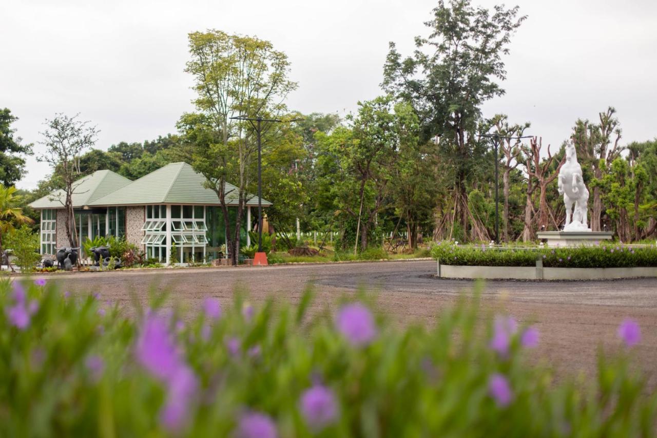The Chamuang Forest 나콘나욕 외부 사진